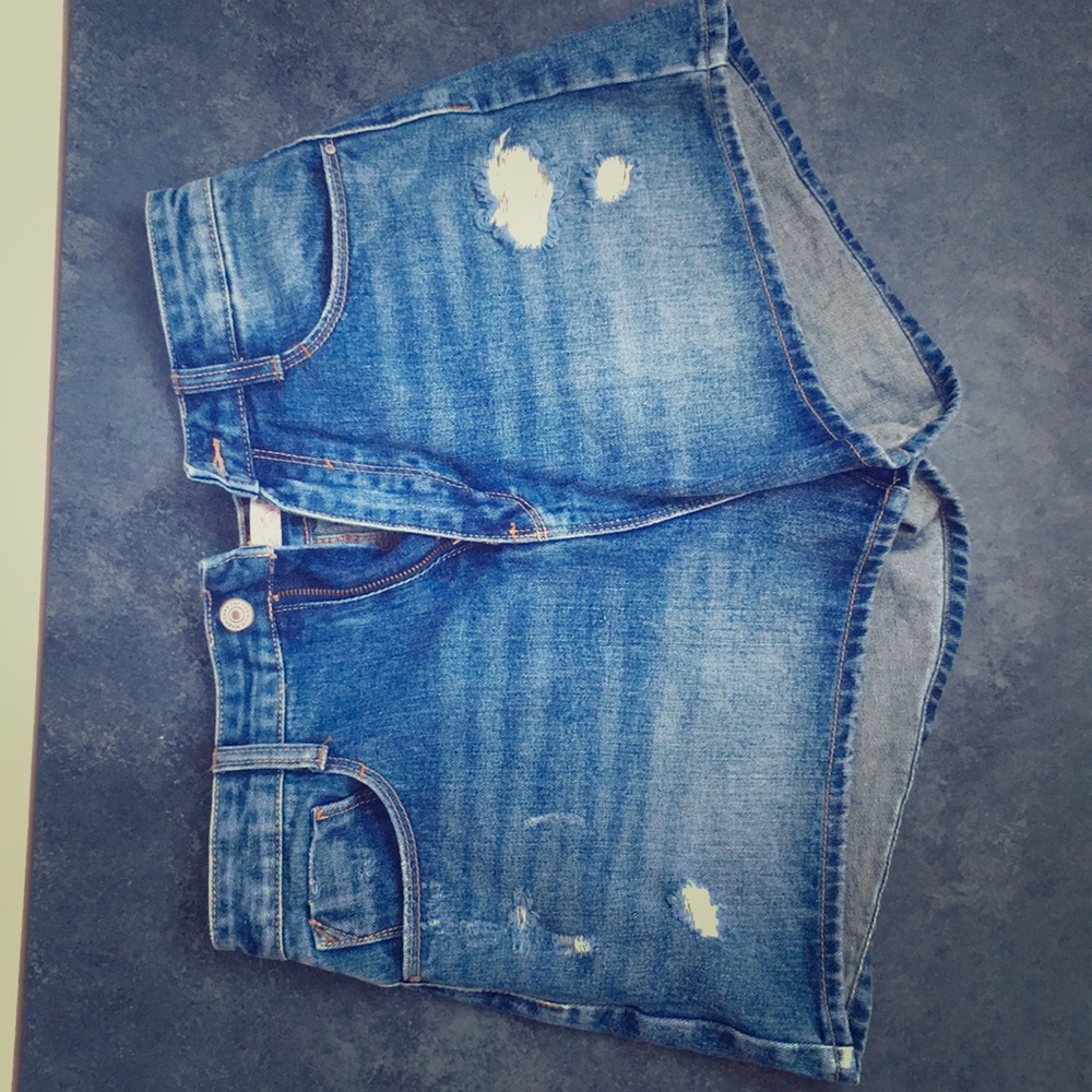 Zara shorts — EUR 38 USA 06 MEX 28